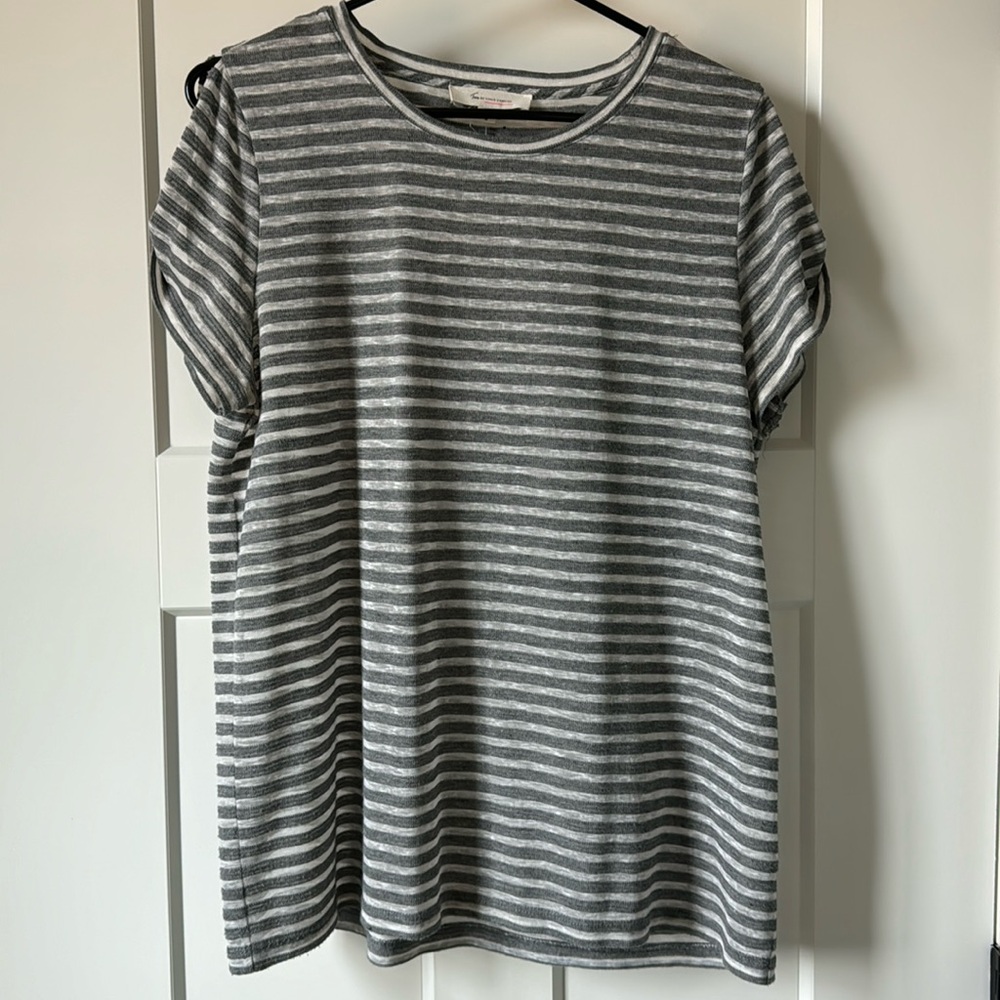Tara by Vince Camuto top